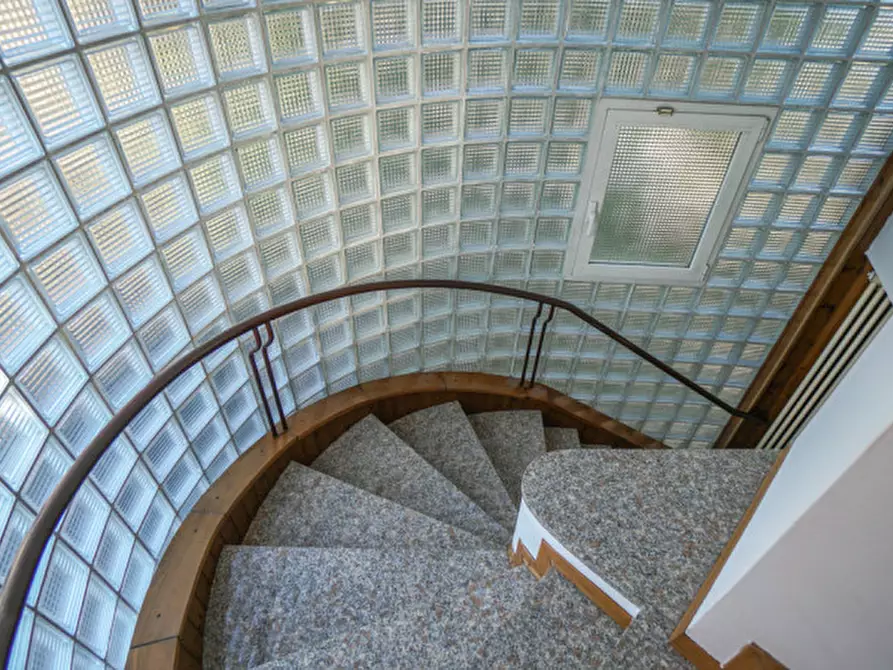 Immagine 19 di Villa in vendita  a Verona