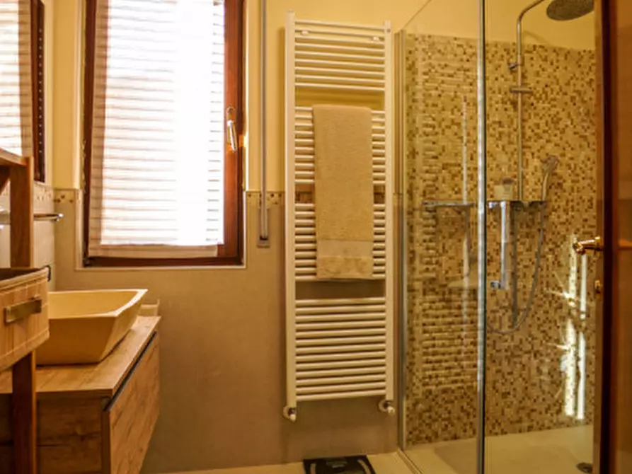 Immagine 25 di Villa in vendita  a Verona