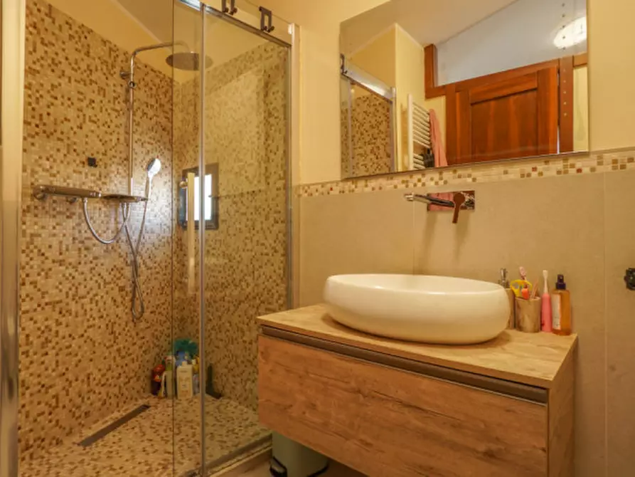 Immagine 27 di Villa in vendita  a Verona