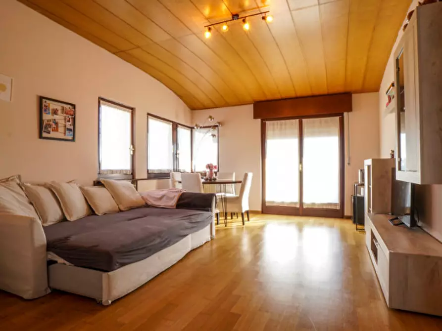 Immagine 28 di Villa in vendita  a Verona