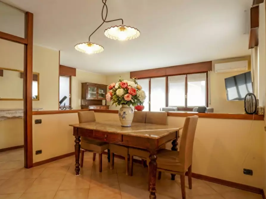 Immagine 35 di Villa in vendita  a Verona