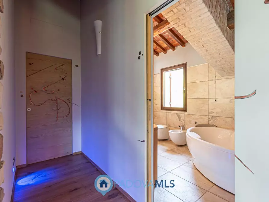 Immagine 23 di Villa in vendita  in Via Fontanelle, a Arqua' Petrarca