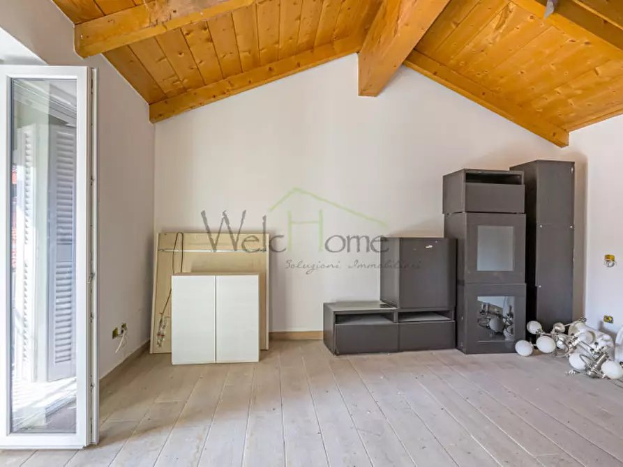 Immagine 8 di Appartamento in vendita  in Via Varesina a Como