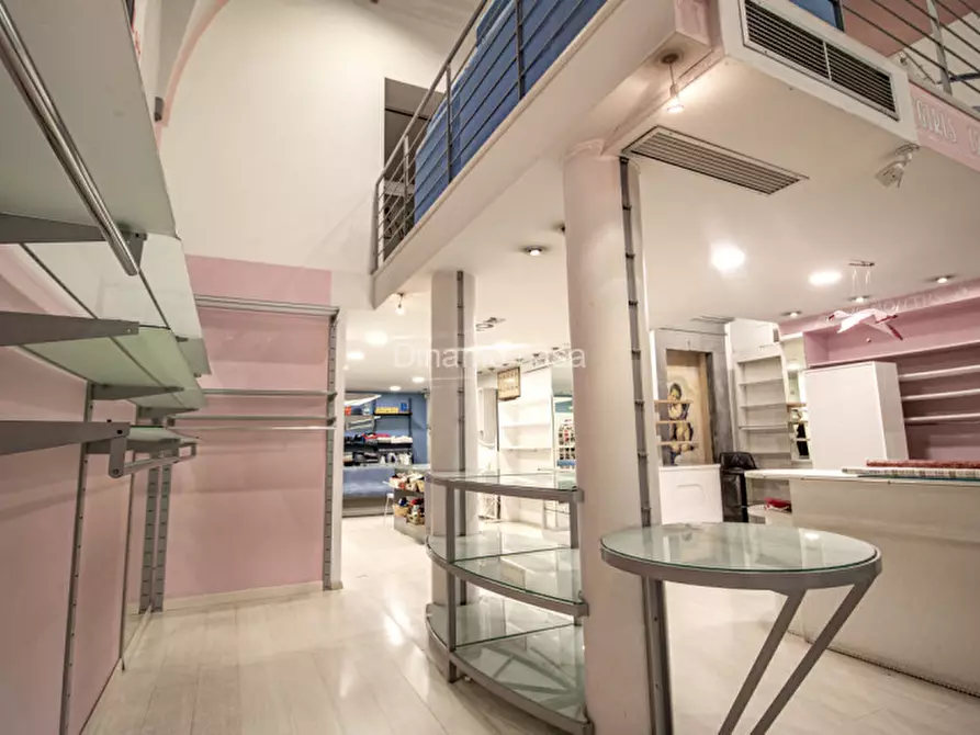 Immagine 4 di Negozio in vendita  in Piazza San Francesco a Prato