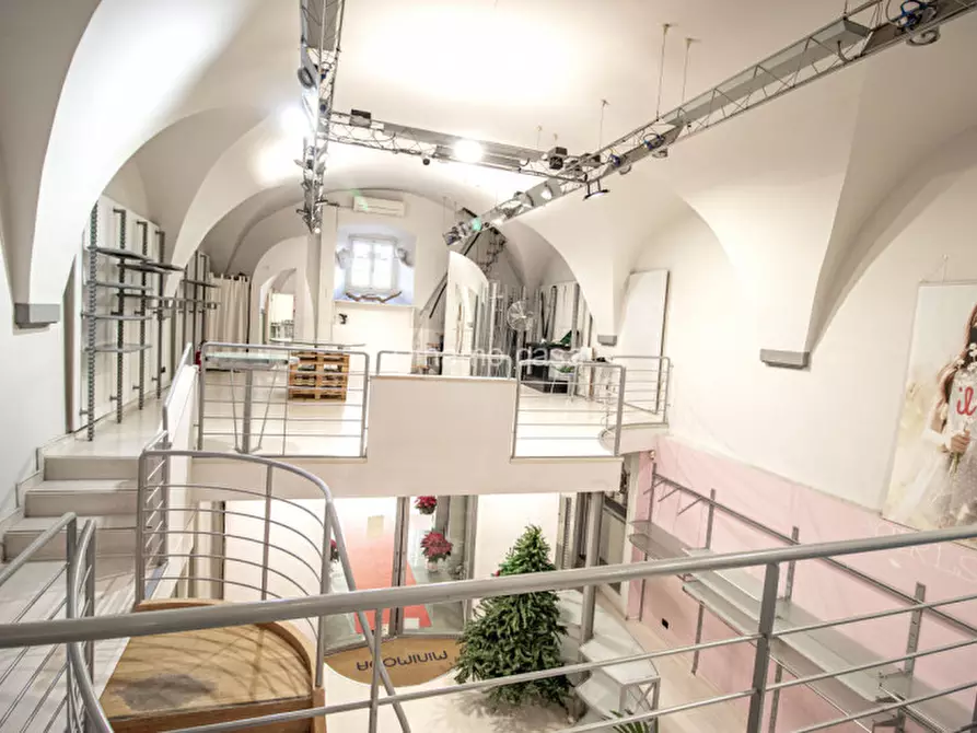 Immagine 10 di Negozio in vendita  in Piazza San Francesco a Prato