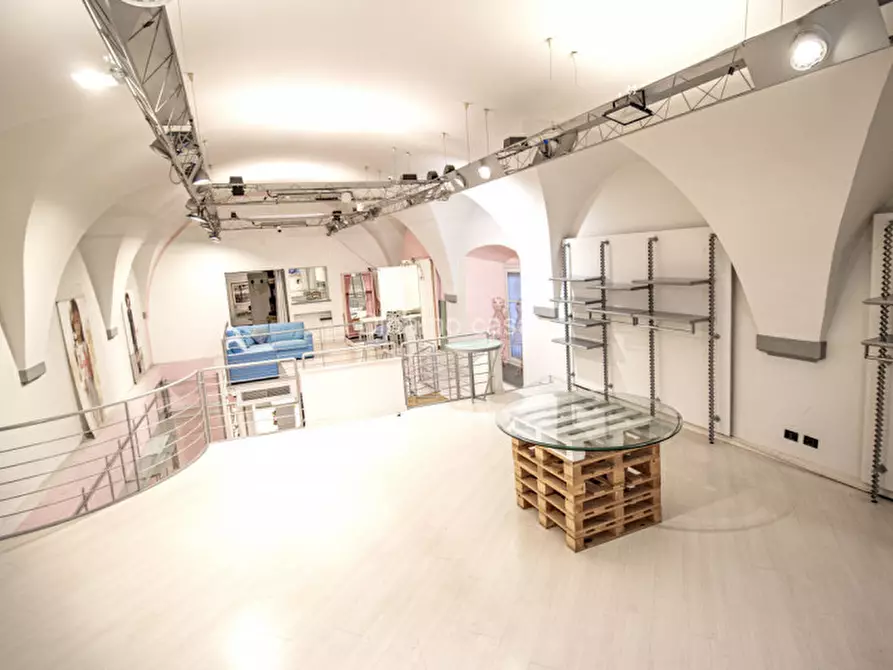 Immagine 11 di Negozio in vendita  in Piazza San Francesco a Prato