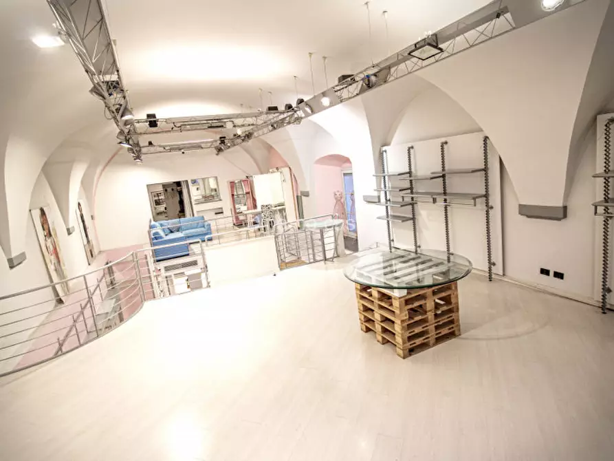 Immagine 14 di Negozio in vendita  in Piazza San Francesco a Prato