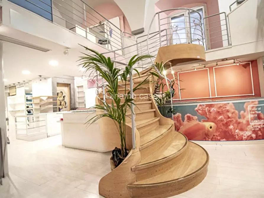 Immagine 24 di Negozio in vendita  in Piazza San Francesco a Prato