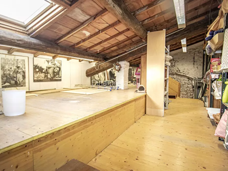 Immagine 32 di Negozio in vendita  in Piazza San Francesco a Prato