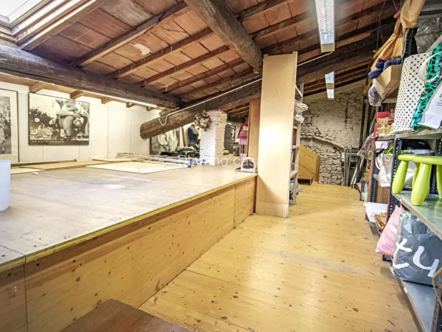 Immagine 33 di Negozio in vendita  in Piazza San Francesco a Prato