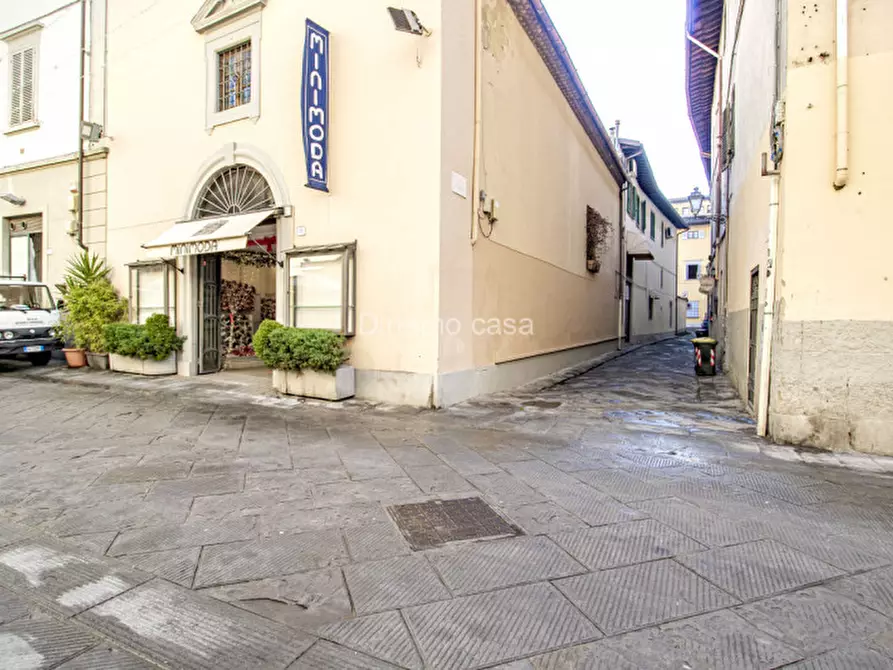Immagine 39 di Negozio in vendita  in Piazza San Francesco a Prato