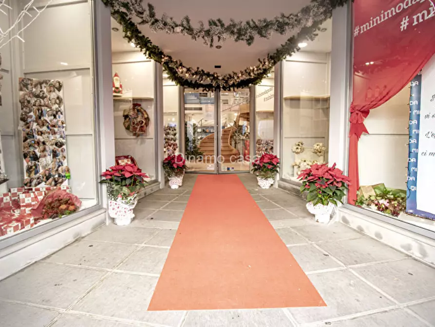 Immagine 48 di Negozio in vendita  in Piazza San Francesco a Prato