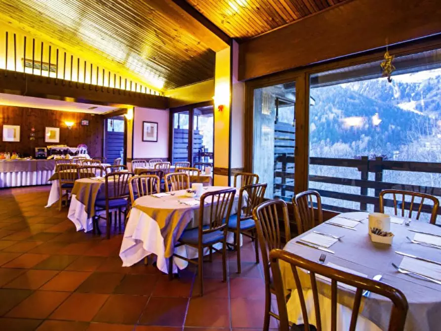 Immagine 2 di Appartamento in vendita  in strada regionale 35 a Courmayeur