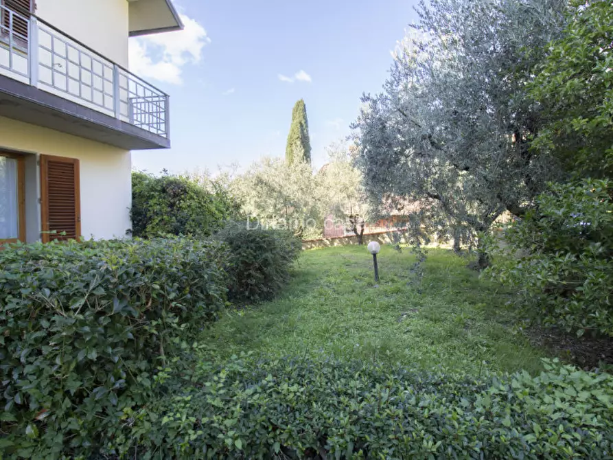 Immagine 17 di Villa in vendita  in strada vicinane celle a Vernio