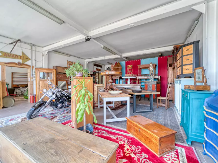 Immagine 6 di Negozio in vendita  in Via Brentella a Selvazzano Dentro