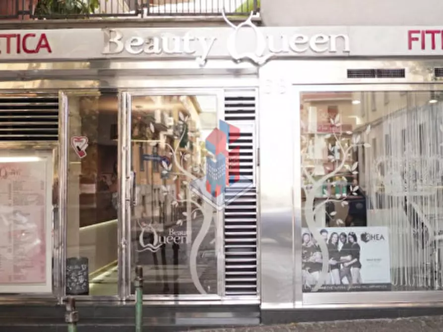 Immagine 1 di Negozio in affitto  in VOMERO - VIA GIANLORENZO BERNINI a Napoli