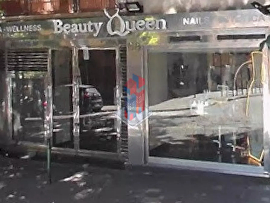 Immagine 2 di Negozio in affitto  in VOMERO - VIA GIANLORENZO BERNINI a Napoli