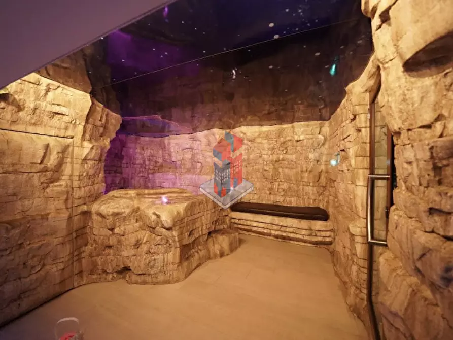 Immagine 3 di Negozio in affitto  in VOMERO - VIA GIANLORENZO BERNINI a Napoli