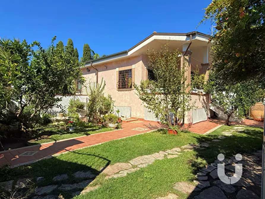 Immagine 1 di Villa in vendita  in VIA OLIVADI a Roma
