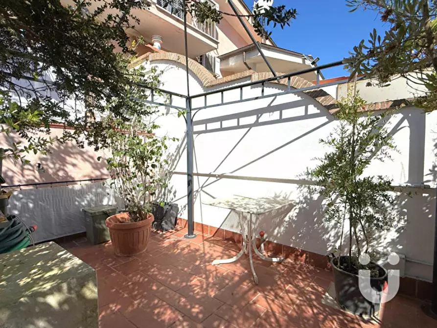 Immagine 5 di Villa in vendita  in VIA OLIVADI a Roma