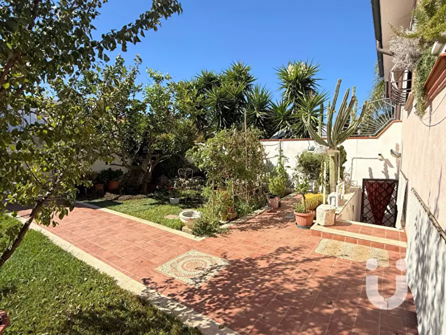 Immagine 14 di Villa in vendita  in VIA OLIVADI a Roma