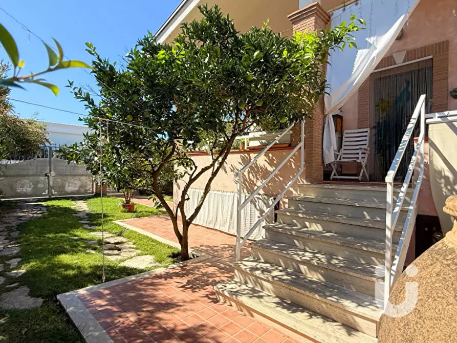 Immagine 15 di Villa in vendita  in VIA OLIVADI a Roma