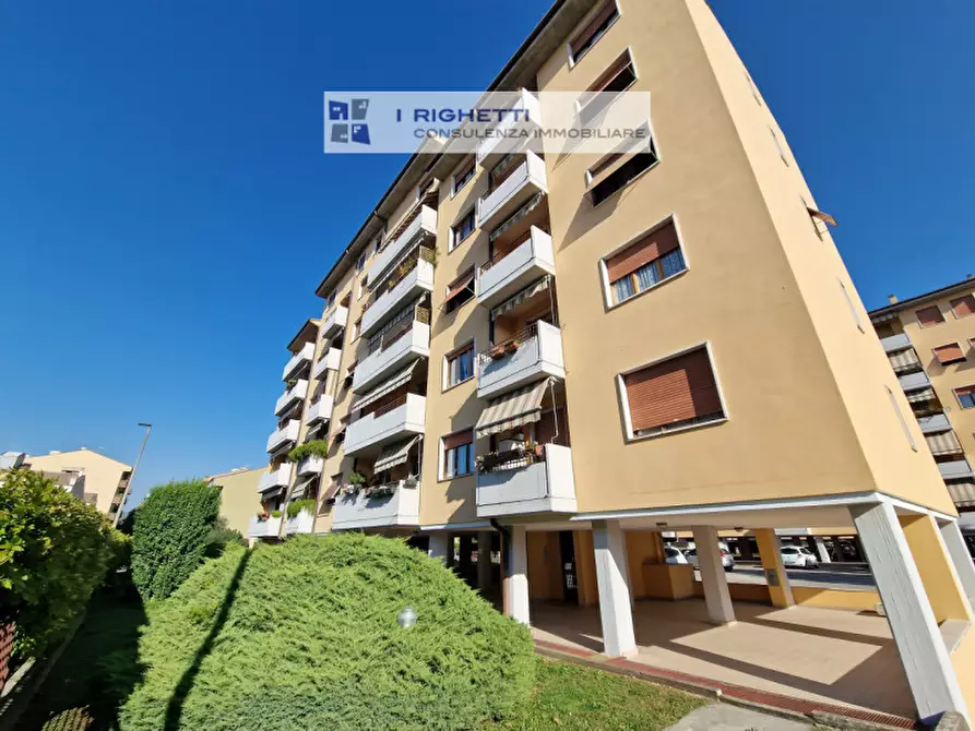 Immagine 16 di Appartamento in vendita  in Via Crotone a Verona