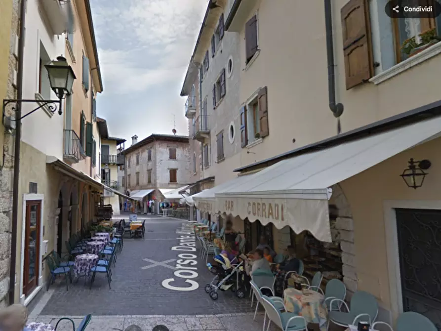 Immagine 2 di Negozio in affitto  a Torri Del Benaco