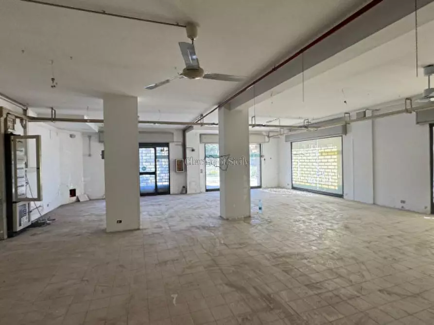 Immagine 1 di Negozio in vendita  a Modica