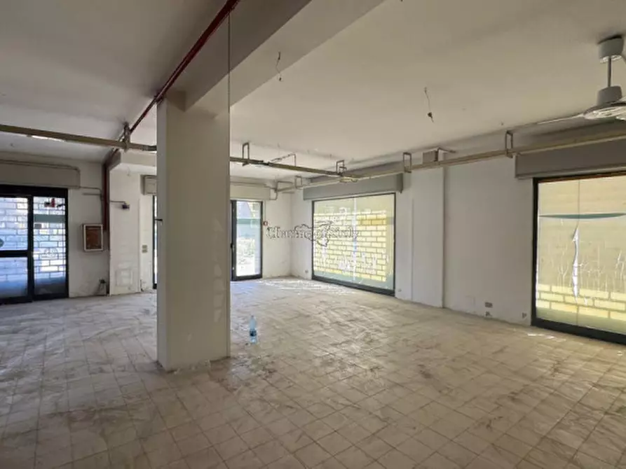 Immagine 2 di Negozio in vendita  a Modica