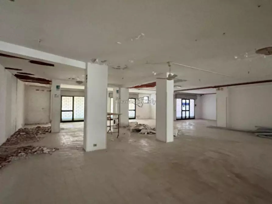 Immagine 9 di Negozio in vendita  a Modica