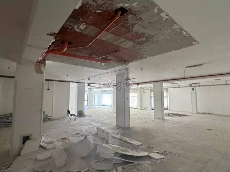 Immagine 10 di Negozio in vendita  a Modica