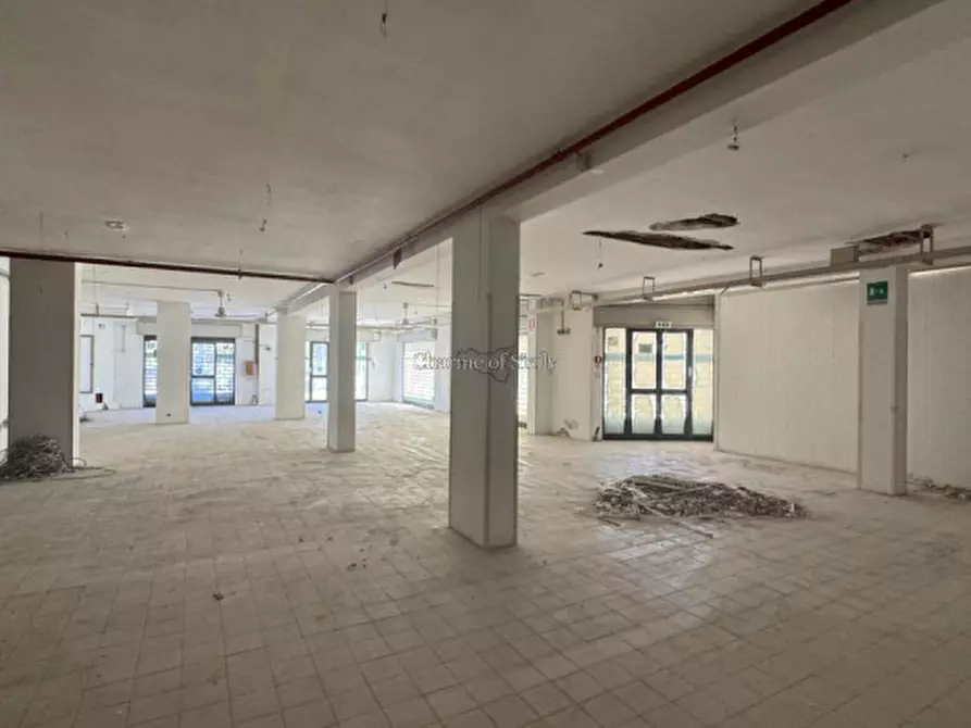 Immagine 11 di Negozio in vendita  a Modica