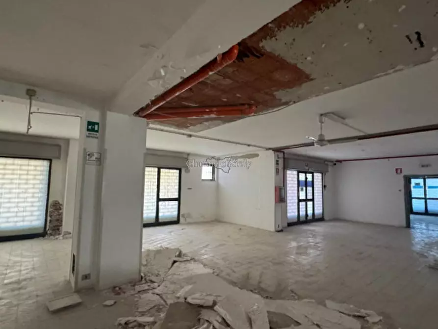 Immagine 13 di Negozio in vendita  a Modica