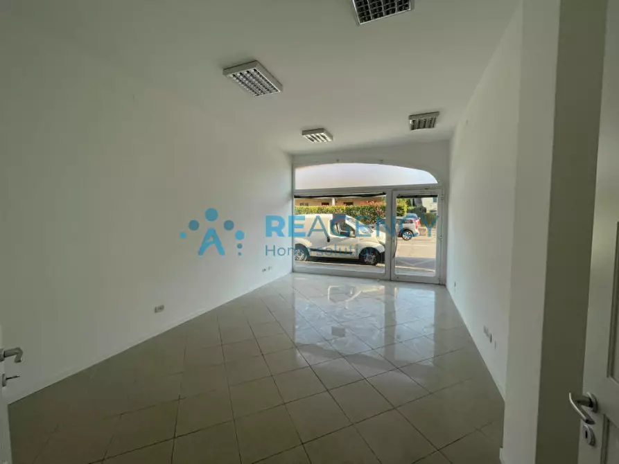 Immagine 9 di Negozio in affitto  in viale trieste a Vicenza