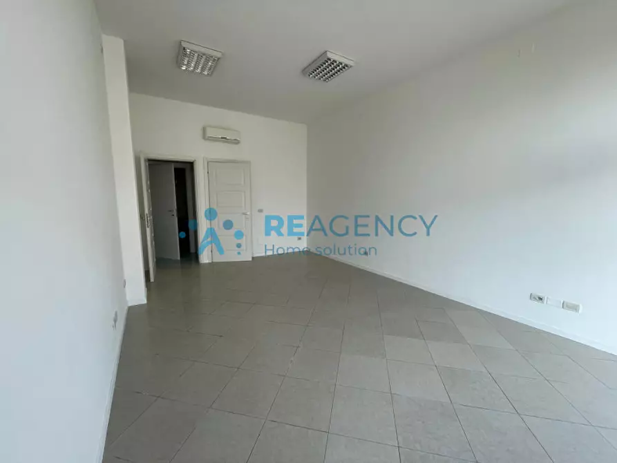 Immagine 10 di Negozio in affitto  in viale trieste a Vicenza