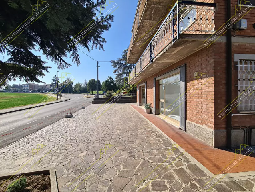Immagine 2 di Negozio in affitto  in Via Ripa 3 a Casalgrande