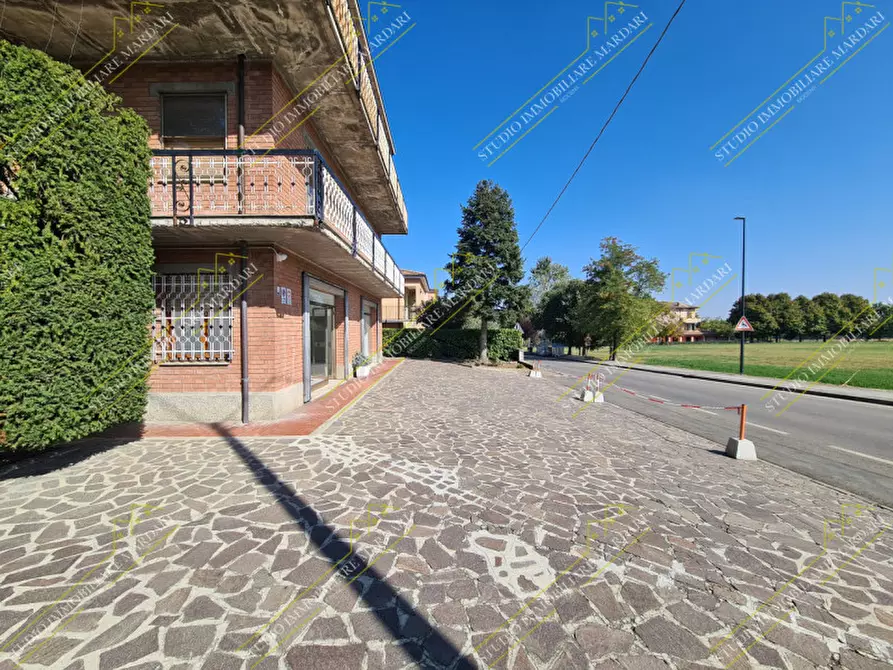 Immagine 3 di Negozio in affitto  in Via Ripa 3 a Casalgrande