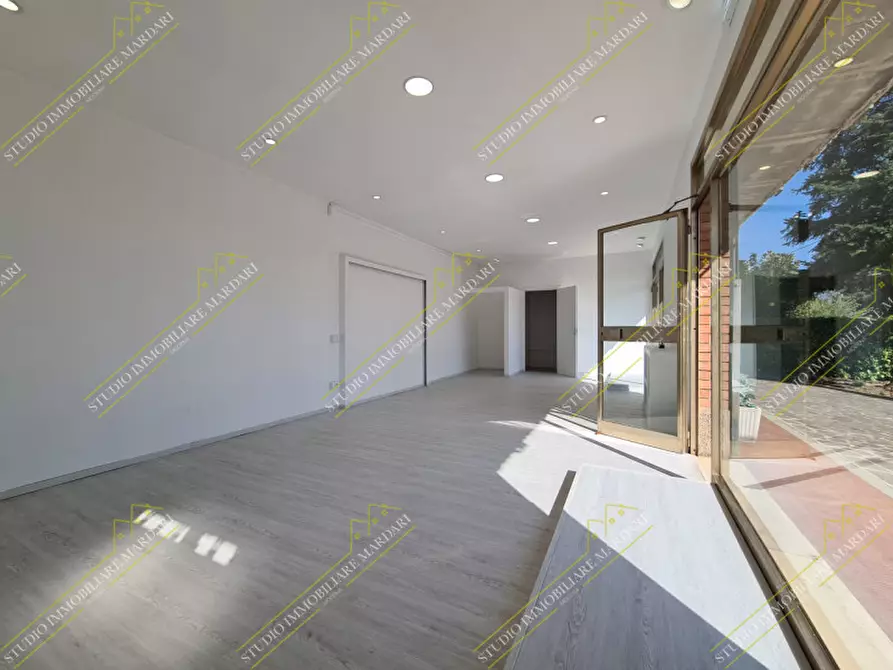 Immagine 5 di Negozio in affitto  in Via Ripa 3 a Casalgrande