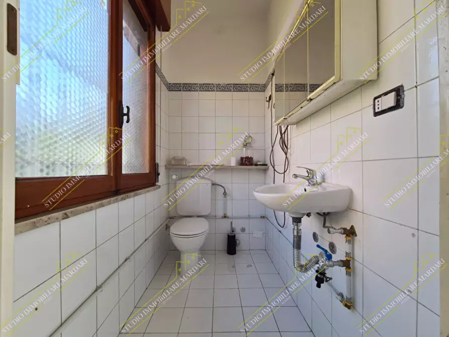 Immagine 9 di Negozio in affitto  in Via Ripa 3 a Casalgrande