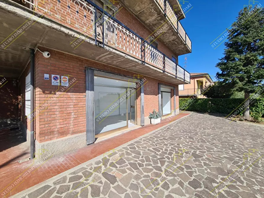 Immagine 10 di Negozio in affitto  in Via Ripa 3 a Casalgrande
