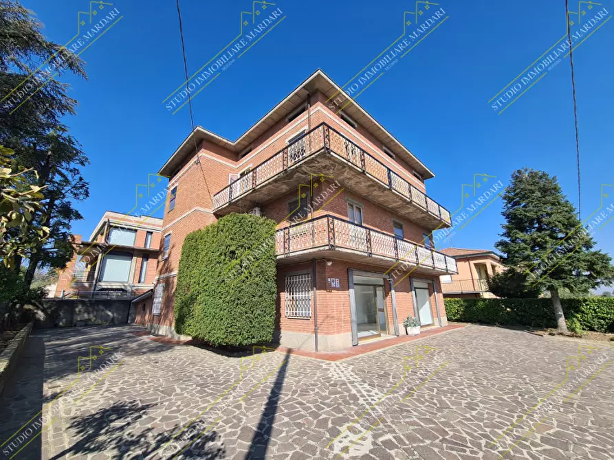 Immagine 11 di Negozio in affitto  in Via Ripa 3 a Casalgrande