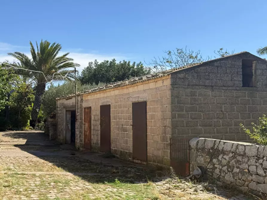 Immagine 32 di Rustico / casale in vendita  a Modica