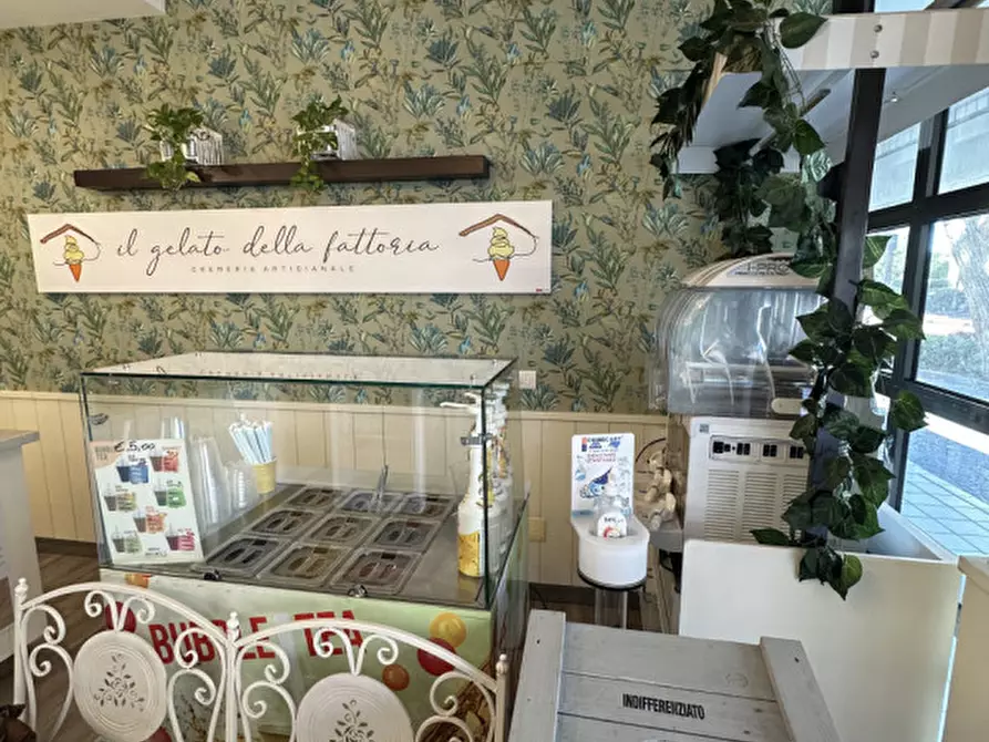 Immagine 7 di Attività commerciale in vendita  in viale carducci 8 a Cesenatico