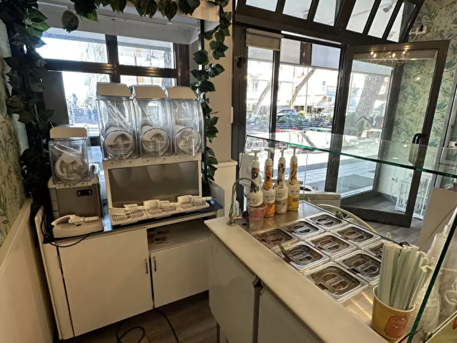 Immagine 8 di Attività commerciale in vendita  in viale carducci 8 a Cesenatico
