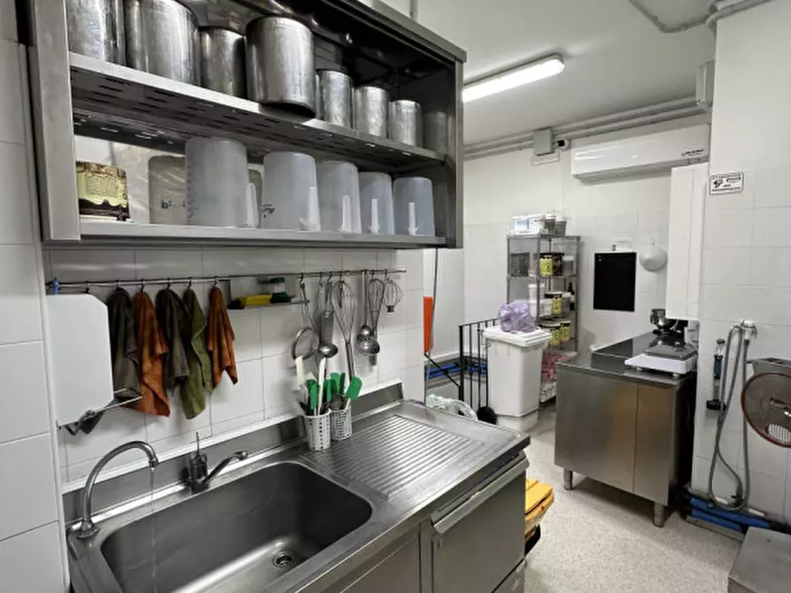 Immagine 15 di Attività commerciale in vendita  in viale carducci 8 a Cesenatico