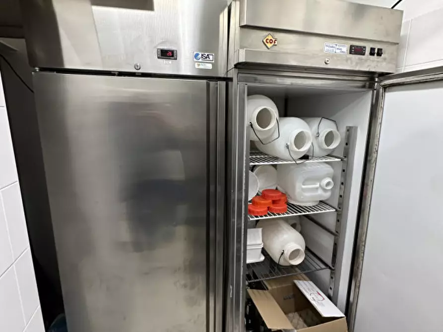 Immagine 17 di Attività commerciale in vendita  in viale carducci 8 a Cesenatico