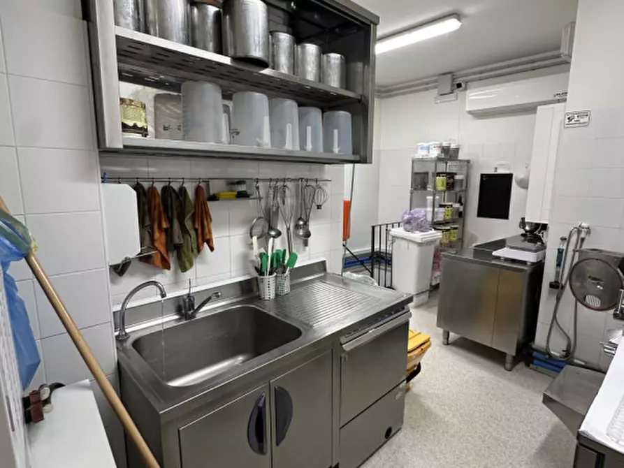 Immagine 18 di Attività commerciale in vendita  in viale carducci 8 a Cesenatico