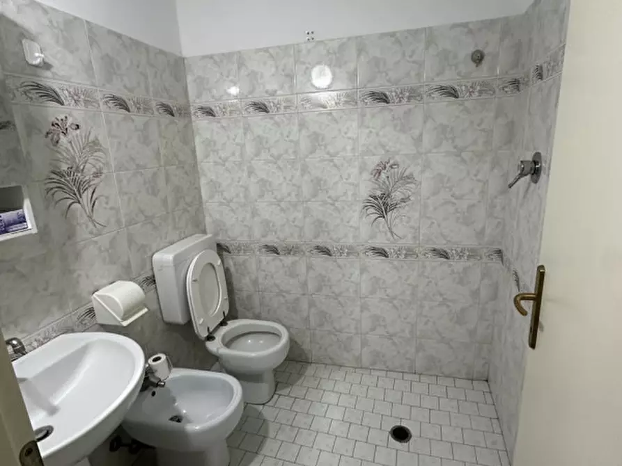 Immagine 28 di Attività commerciale in vendita  in viale carducci 8 a Cesenatico