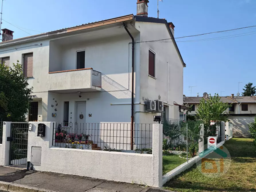 Immagine 2 di Villetta a schiera in vendita  in VIA Alessandro Manzoni a Gradisca D'isonzo